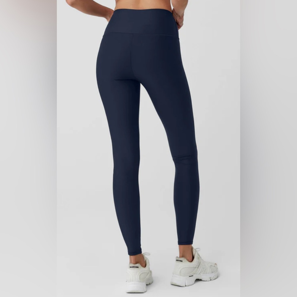 Alo high-waist airlift legging in true navy. Full-length. small. Retired color